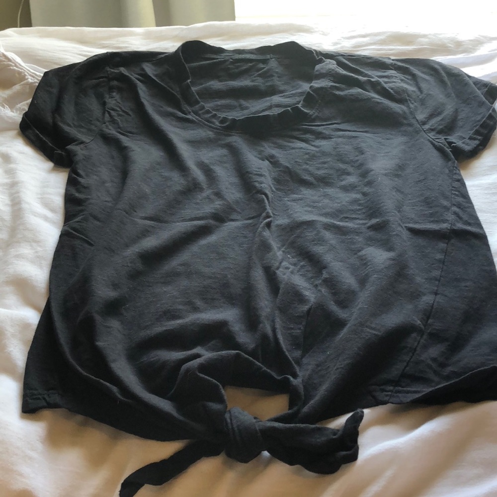 Black T-shirt with tie knot